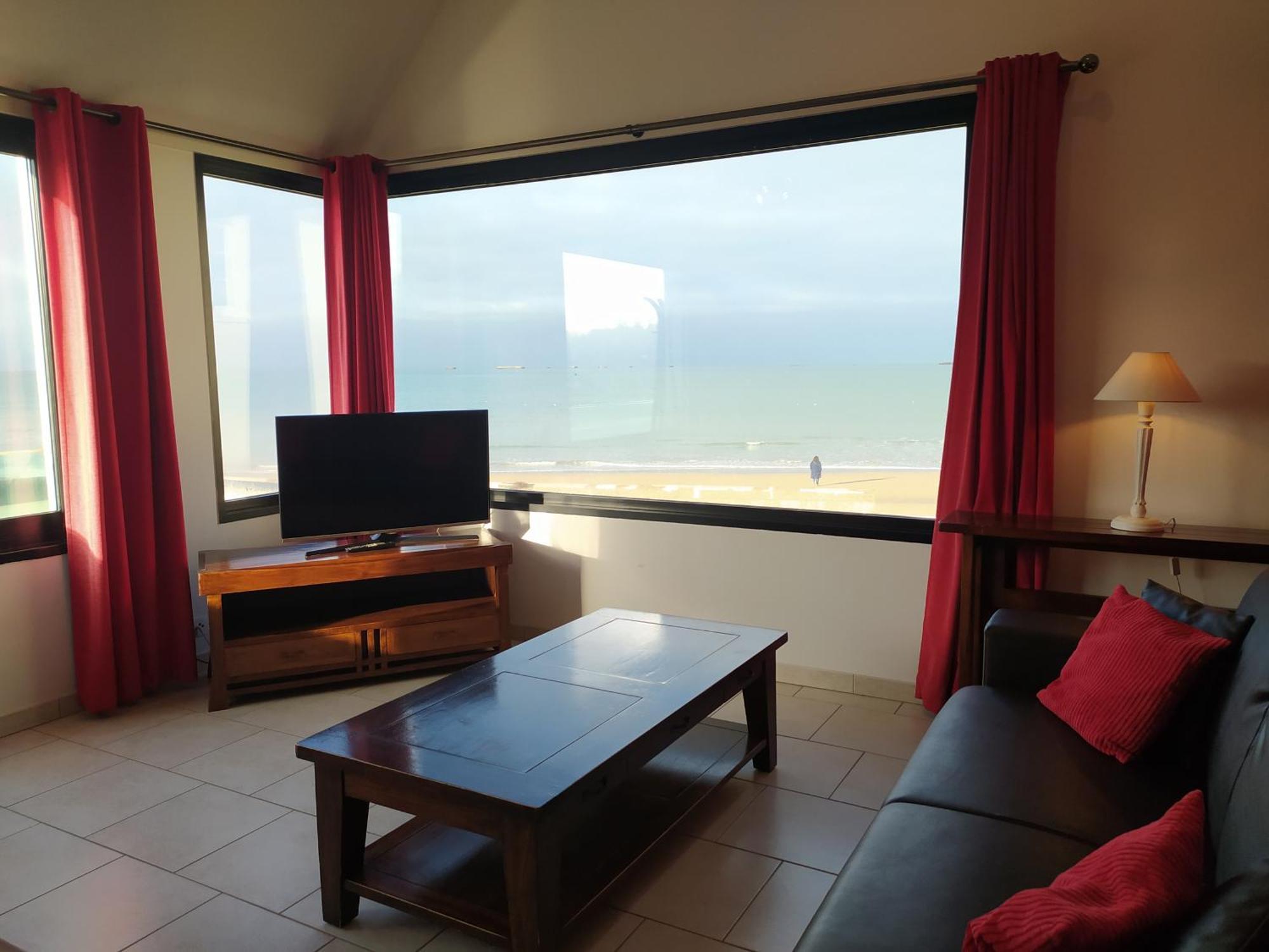 Gites " Arromanches" Ou "Bord De Mer Pmr" 2 Chambres En Front De Mer A Asnelles , 3Km D'Arromanches, 10Km De Bayeux Экстерьер фото