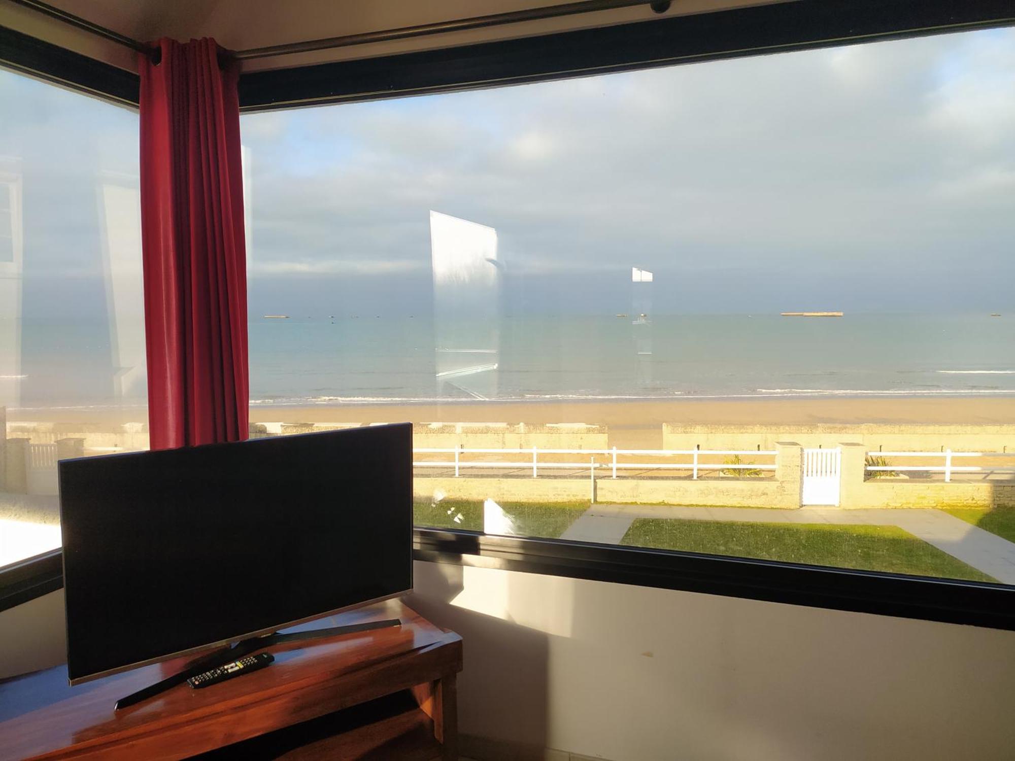Gites " Arromanches" Ou "Bord De Mer Pmr" 2 Chambres En Front De Mer A Asnelles , 3Km D'Arromanches, 10Km De Bayeux Экстерьер фото